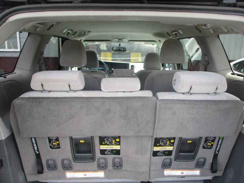 2017 Toyota Sienna LE 8-Passenger