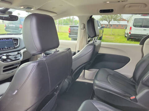 2024 Chrysler Pacifica Plug-In Hybrid Select