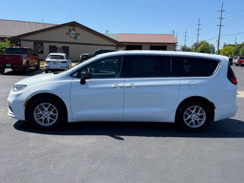 2025 Chrysler Pacifica Select