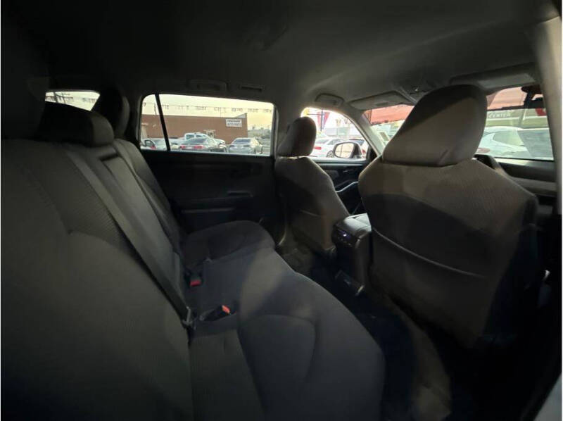 2022 Toyota Highlander LE