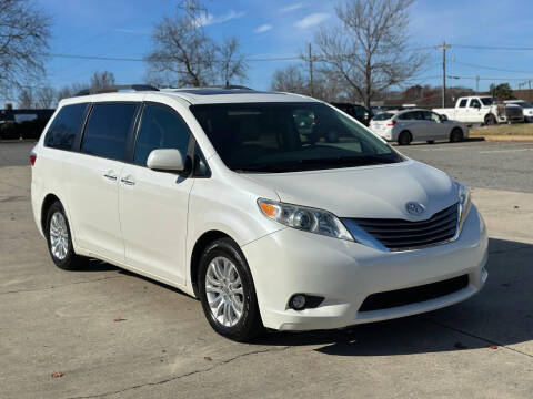 2015 Toyota Sienna XLE 7-Passenger Auto Access Seat