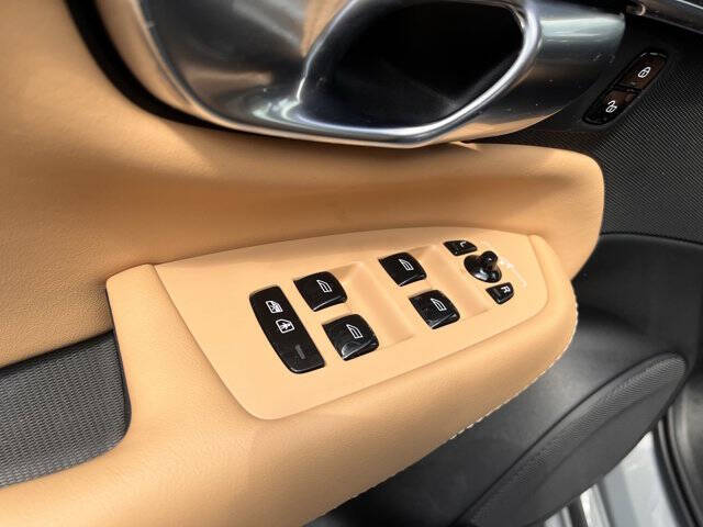 2024 Volvo XC90 Recharge T8 Ultimate Bright Theme 7P