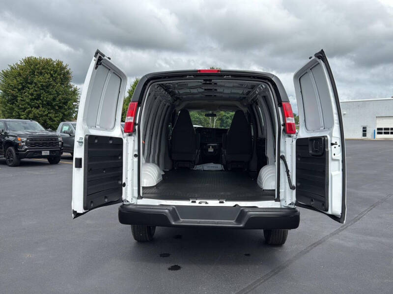 2025 Chevrolet Express 2500