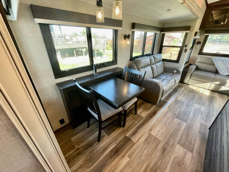 2022 Jayco North Point 377RLBH