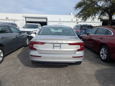 2024 Volvo S60 B5 Plus Dark Theme