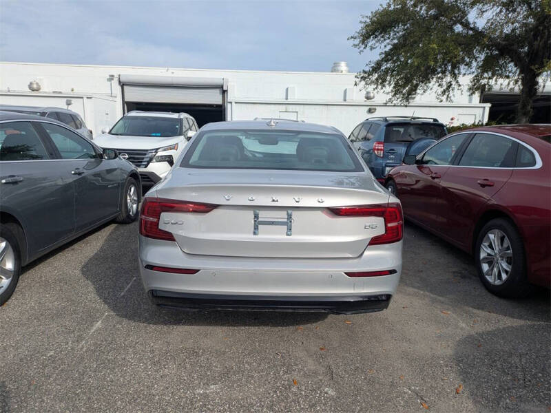 2024 Volvo S60 B5 Plus Dark Theme