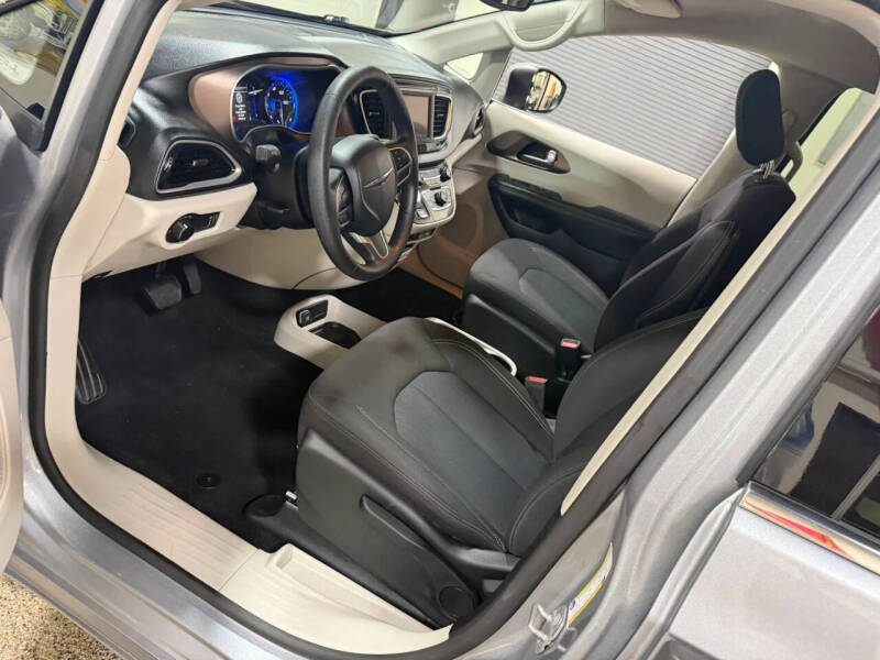 2021 Chrysler Voyager L
