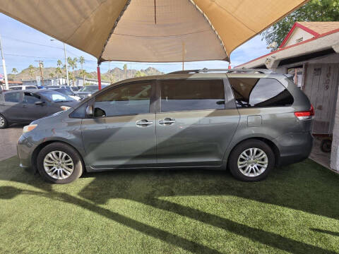 2013 Toyota Sienna XLE 8-Passenger