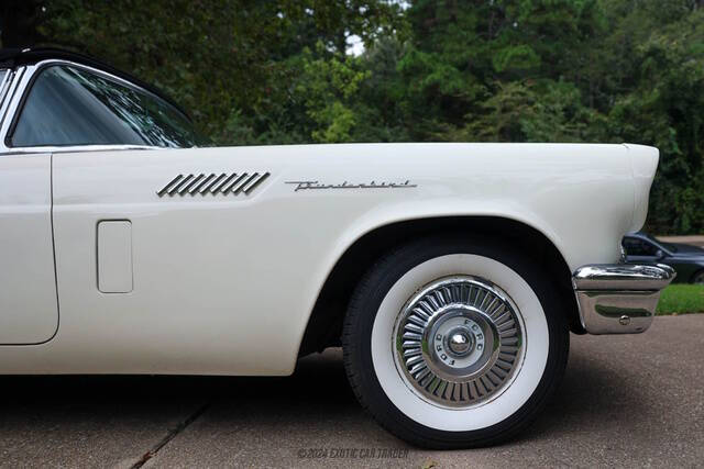 1957 Ford Thunderbird