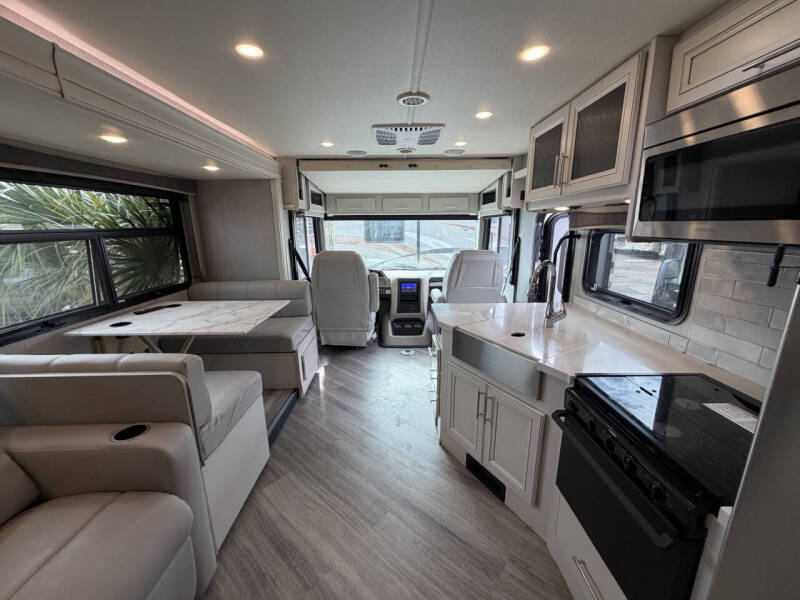 2022 Holiday Rambler Invicta