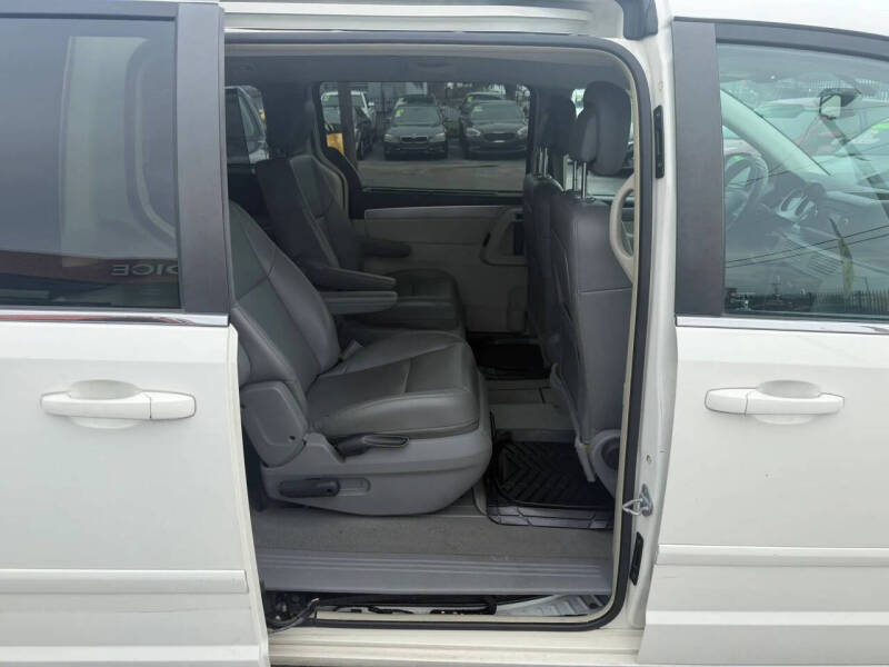 2011 Volkswagen Routan