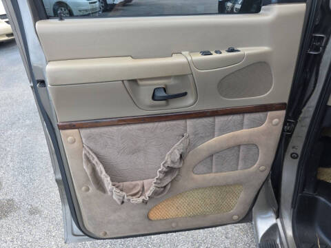 2003 Ford E-Series E-250 SD