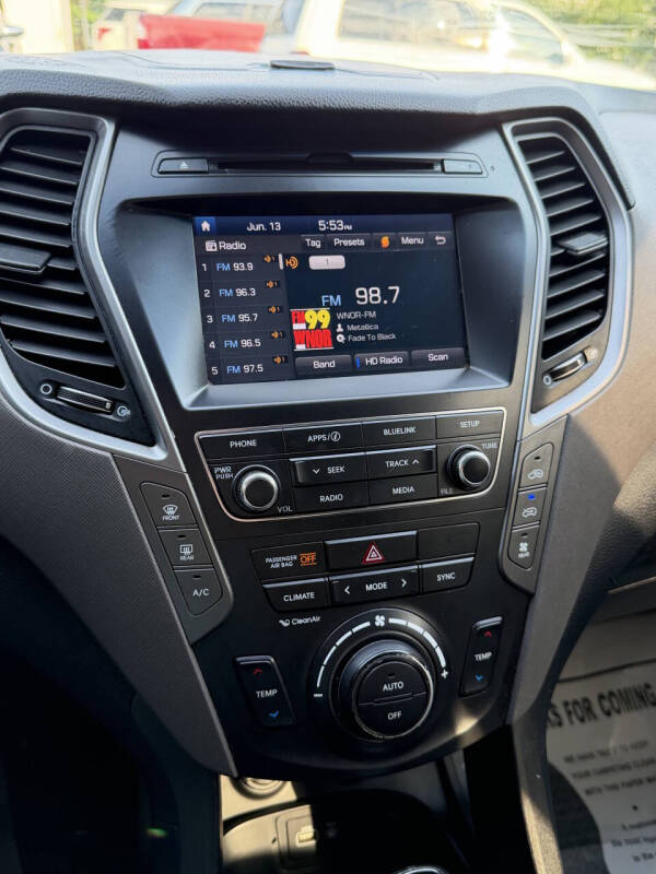2017 Hyundai Santa Fe SE