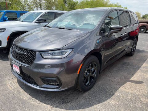 2022 Chrysler Pacifica Hybrid for sale at Louisburg Garage, Inc. in Cuba City WI