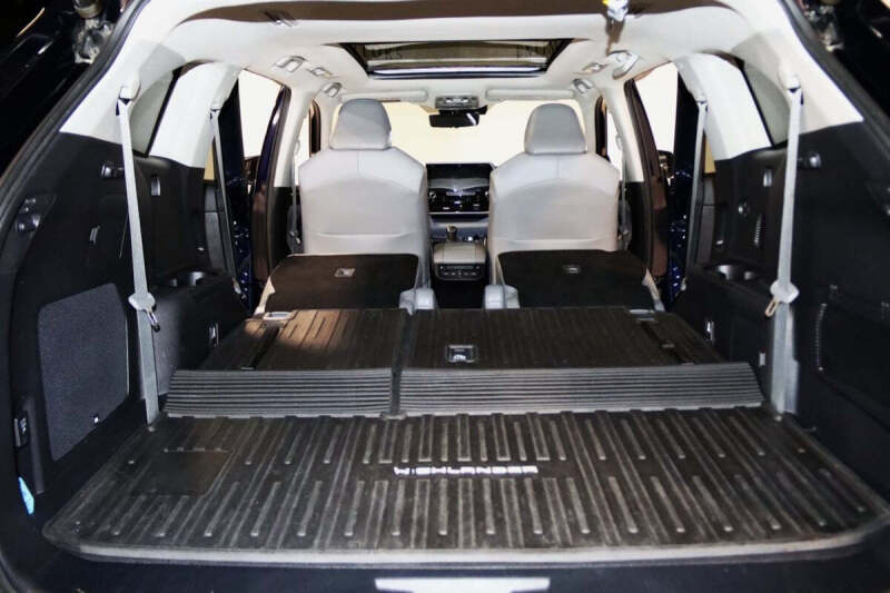 2021 Toyota Highlander Hybrid Platinum