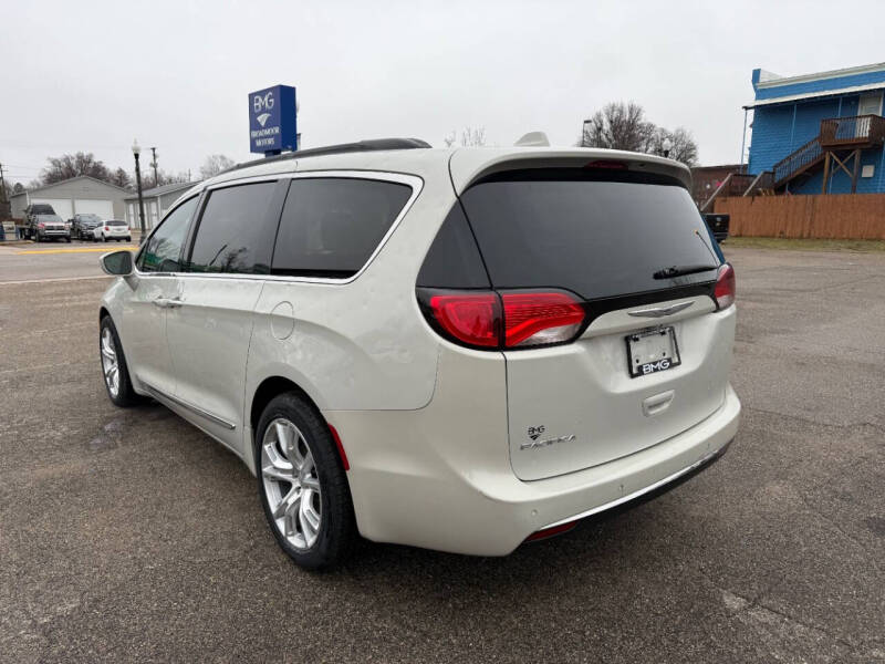 2017 Chrysler Pacifica Touring-L