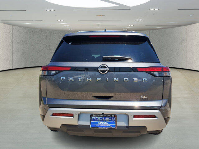 2024 Nissan Pathfinder SL