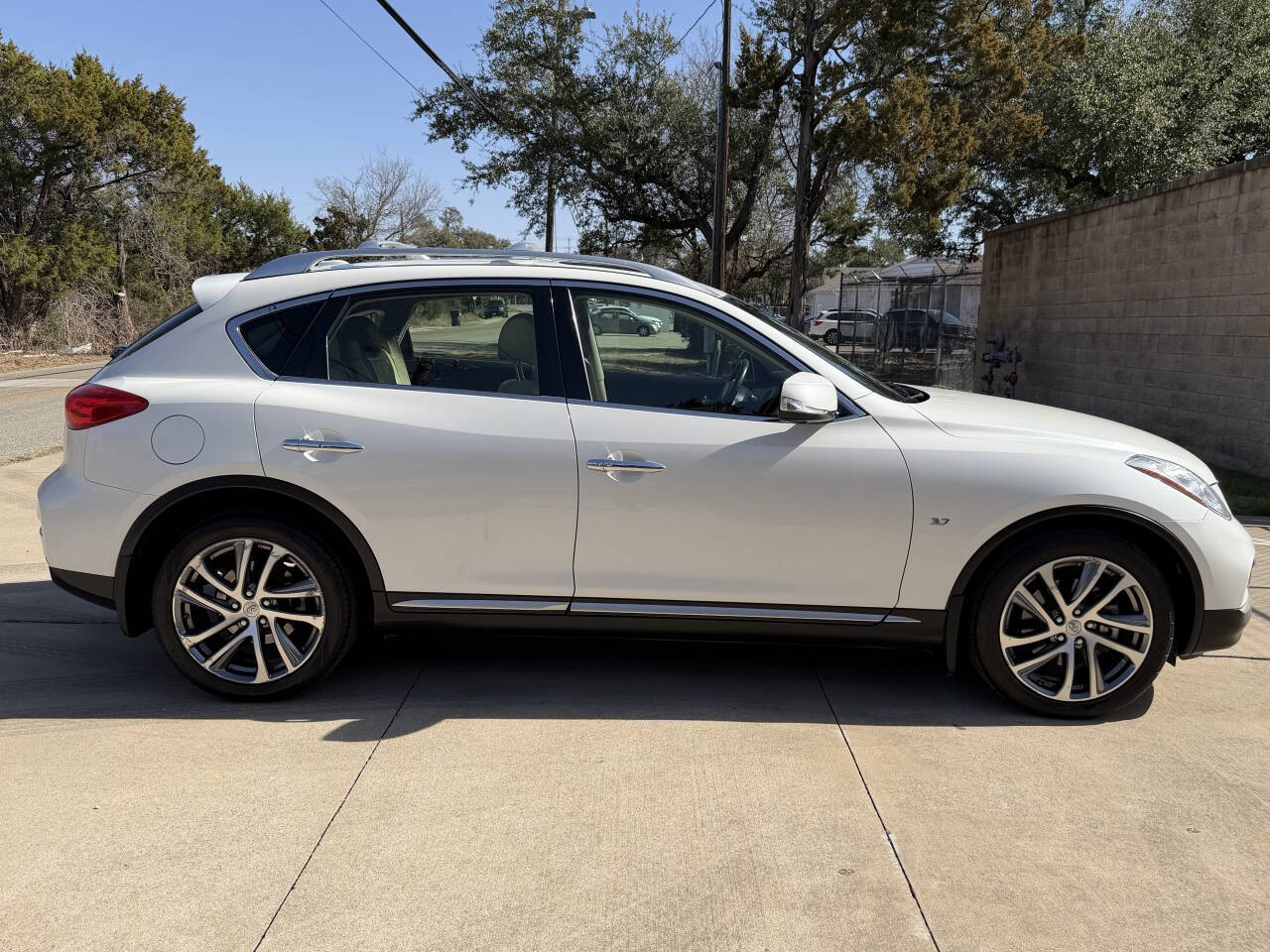 Used Car 2017 Infiniti Qx50  Base Awd 4dr Crossover For Sale Under $15,000 In Austin, Texas