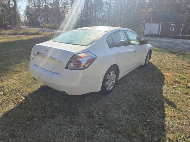 2010 Nissan Altima S photo 5