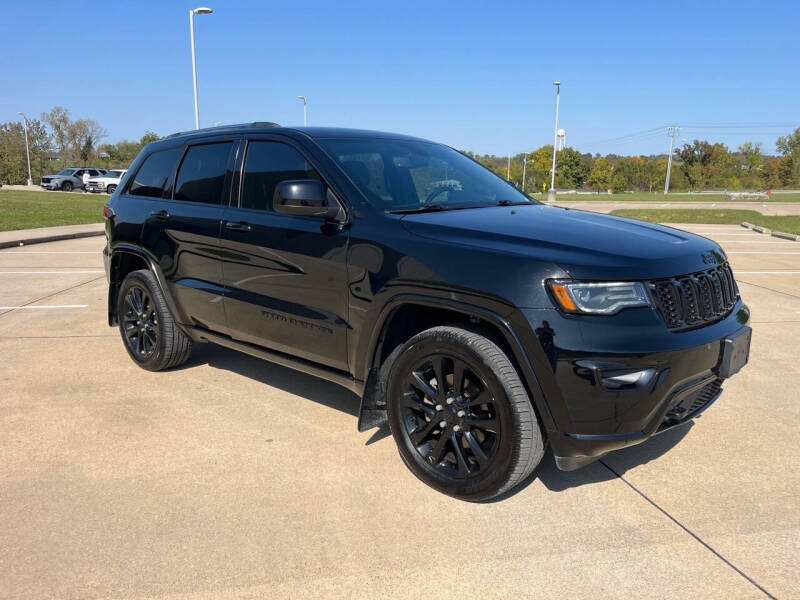 2020 Jeep Grand Cherokee Altitude photo 3