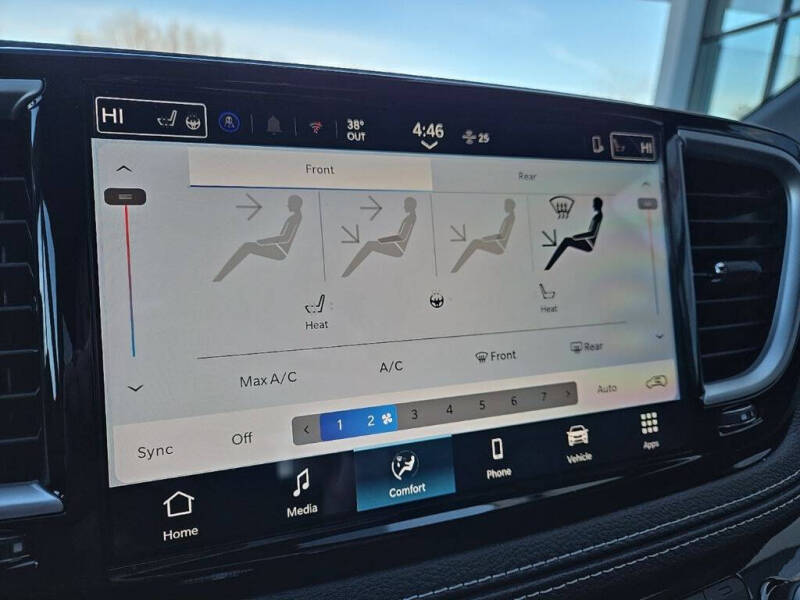 2026 Chrysler Pacifica Select
