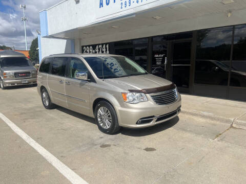 2013 Chrysler Town and Country Touring-L