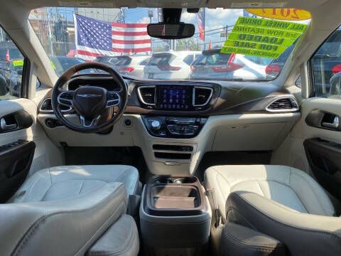 2017 Chrysler Pacifica Touring Plus