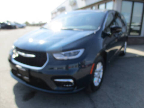 2025 Chrysler Pacifica Select