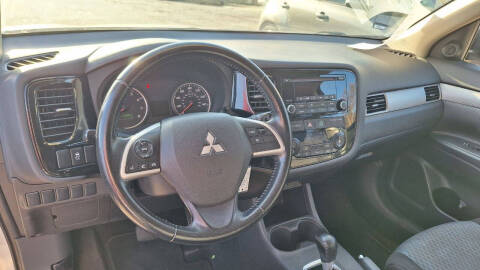 2015 Mitsubishi Outlander ES