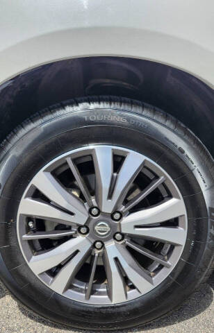 2017 Nissan Pathfinder SV