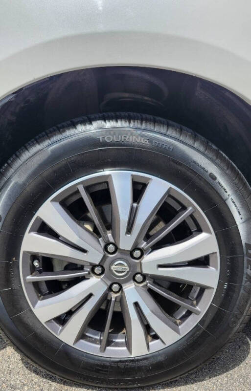 2017 Nissan Pathfinder SV