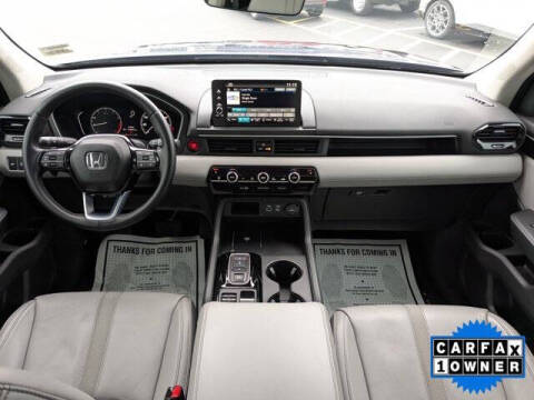 2023 Honda Pilot EX-L w/Rear Captain's Chairs