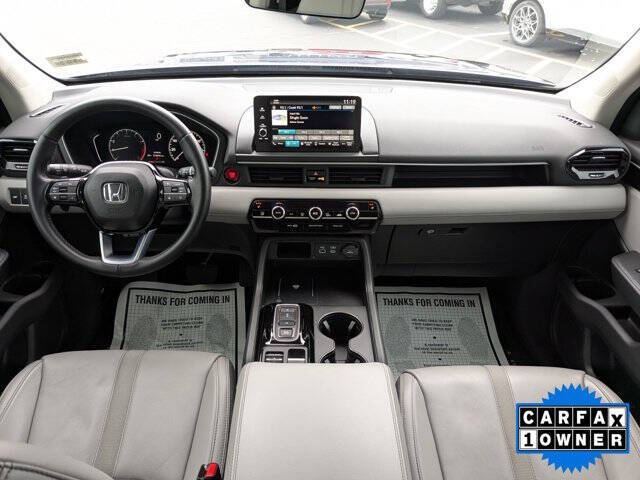 2023 Honda Pilot EX-L w/Rear Captain's Chairs