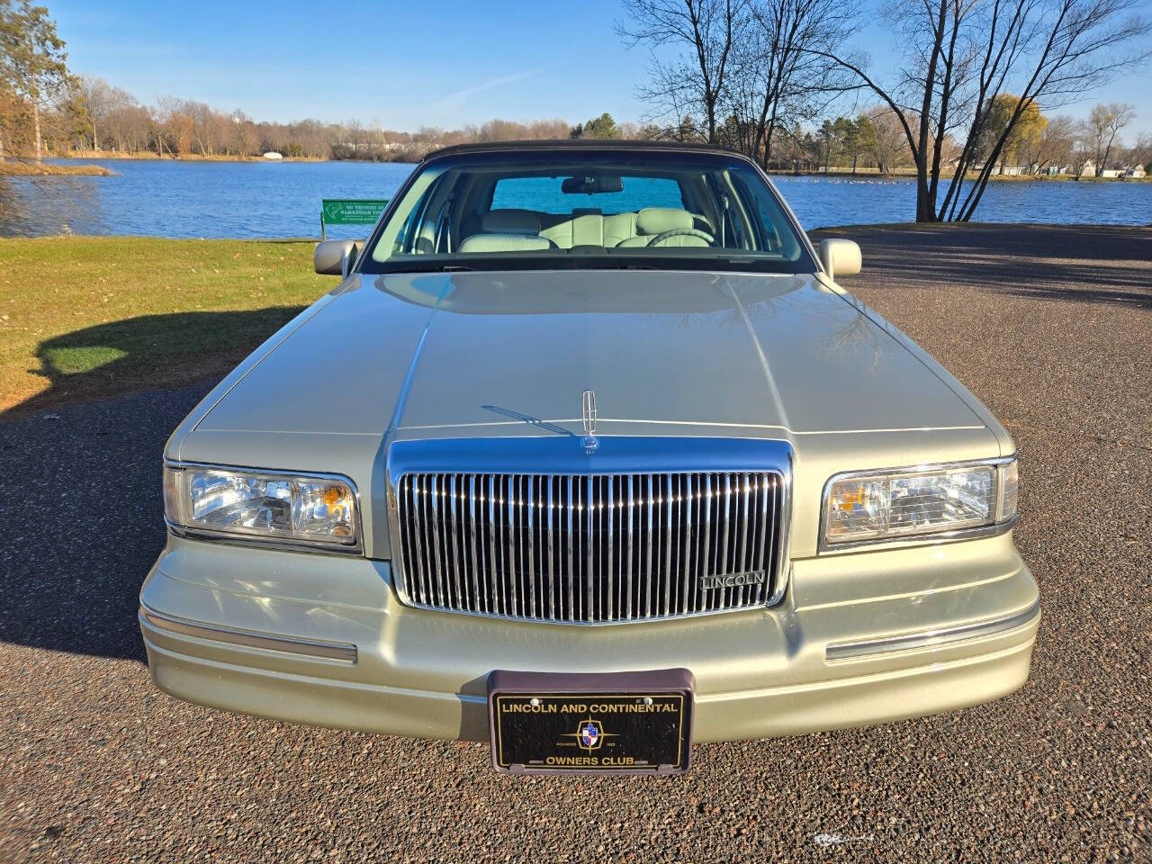 1997 Lincoln Town Car 15