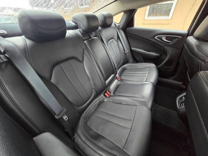 2016 Chrysler 200