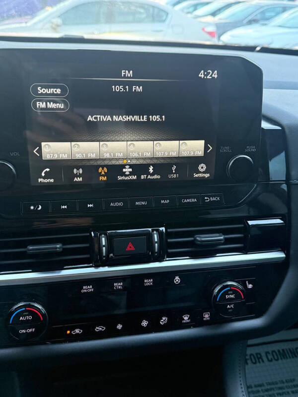 2023 Nissan Pathfinder SL