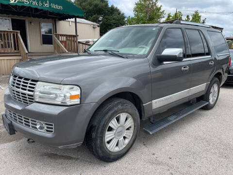 2010 Lincoln Navigator for sale at OASIS PARK & SELL in Spring TX