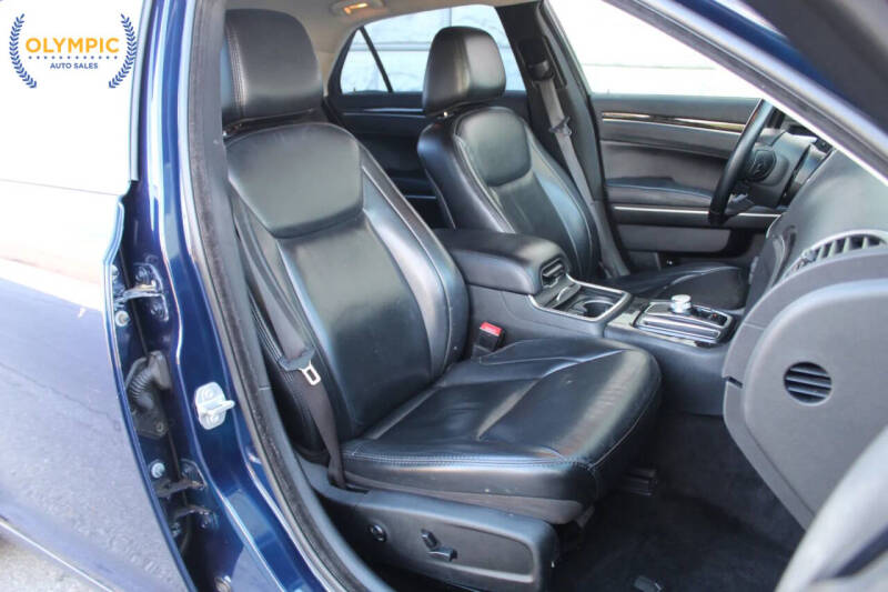 2017 Chrysler 300 Limited