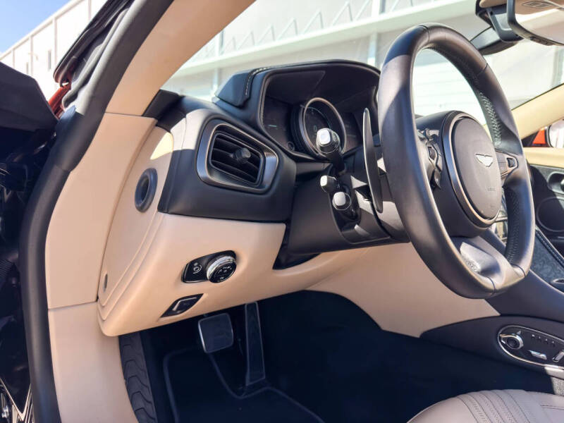 2019 Aston Martin DB11 Volante