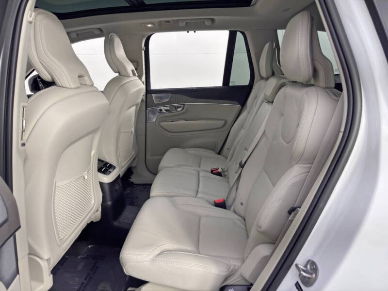 2023 Volvo XC90 Recharge T8 Ultimate Dark Theme