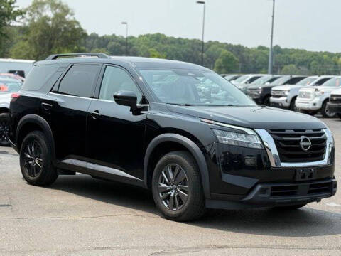 2022 Nissan Pathfinder SV