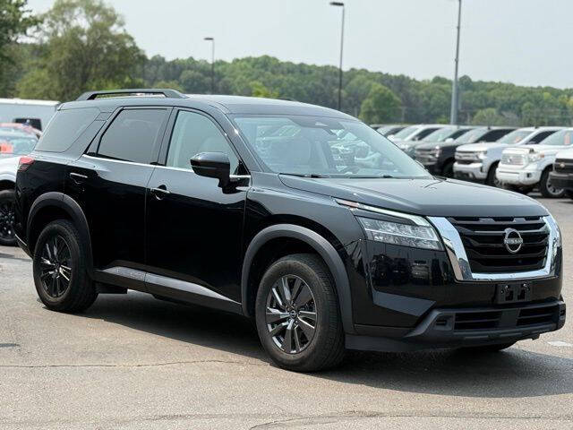 2022 Nissan Pathfinder SV