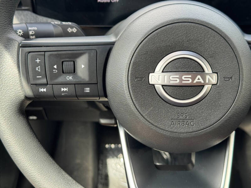 2025 Nissan Kicks SV