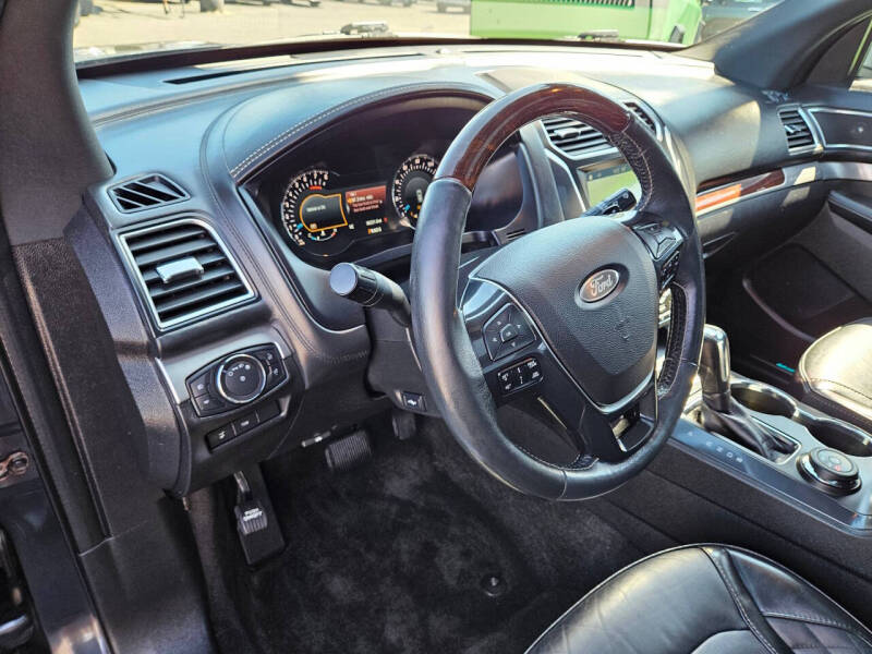 2017 Ford Explorer Platinum