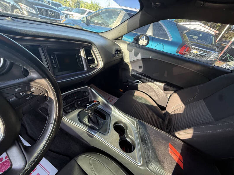 2016 Dodge Challenger SXT Plus