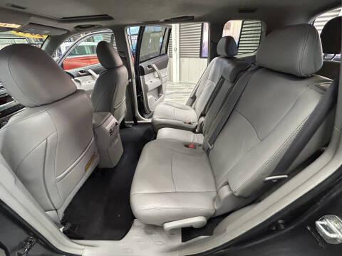 2011 Toyota Highlander SE