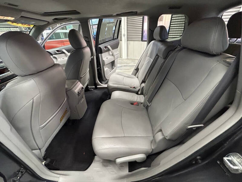 2011 Toyota Highlander SE