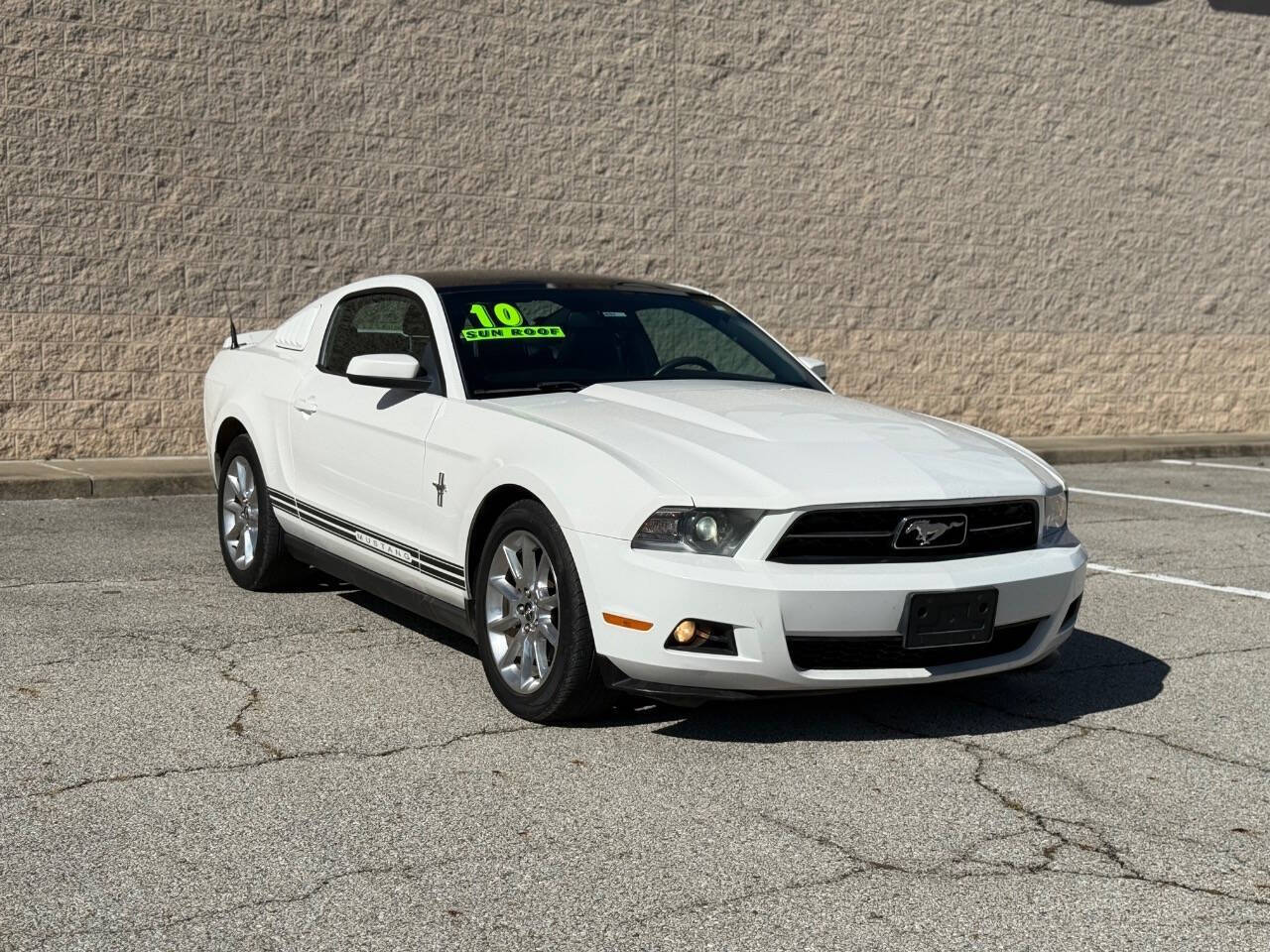 2010 Ford Mustang V6 Premium 2dr Fastback's photo