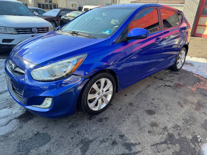 2012 Hyundai Accent SE