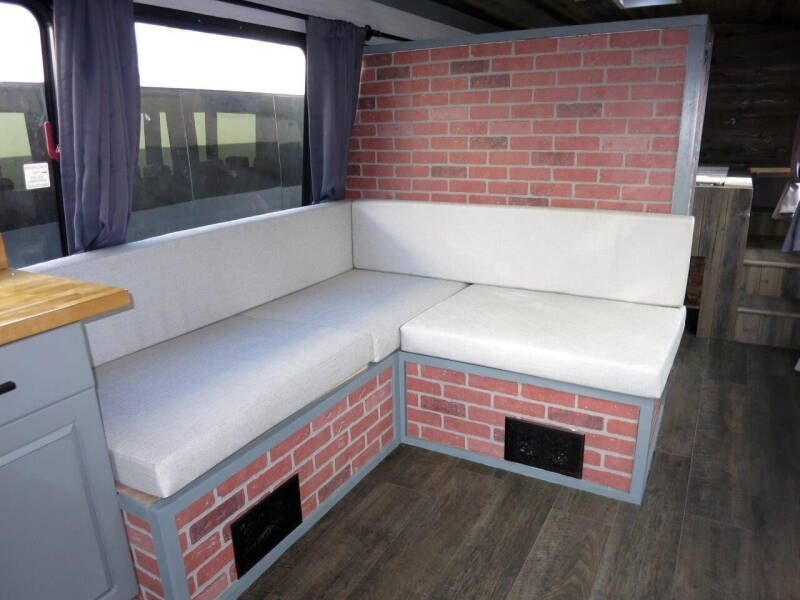 2014 Freightliner M2-106 RV Bus